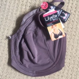 Lilyette by Bali bra. Underwire. Minimizer.